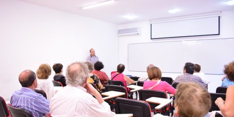 Se encuentran abiertas las inscripciones para afiliados al PAMI para el curso “Conociendo el Cosmos”