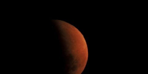 La sombra de nuestro propio planeta: un eclipse parcial de Luna