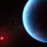 ¿Un indicio de vida más allá de la Tierra? El telescopio James Webb detecta posibles compuestos biológicos en un exoplaneta