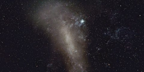 La Materia Oscura y la Nube Mayor de Magallanes: Un Estudio Pionero