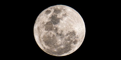 La luna llena del 4 de diciembre: por qué algunos la llaman “superluna” y qué ocurre realmente en el cielo