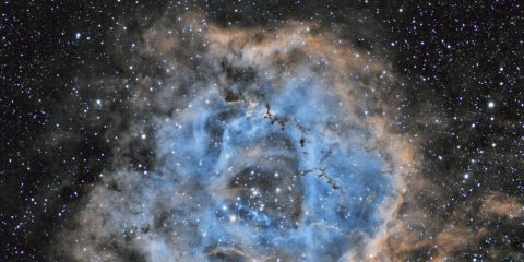 Hacia una mejora en la descripción espectral de estrellas centrales de las nebulosas planetarias